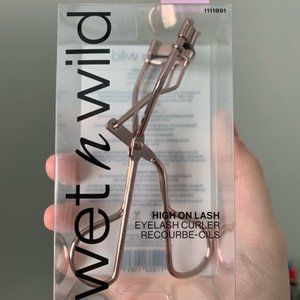 BRAND NEW Wet n Wild Rose gold Eyelash Curler